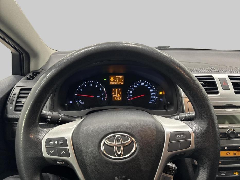 TOYOTA Avensis 2013