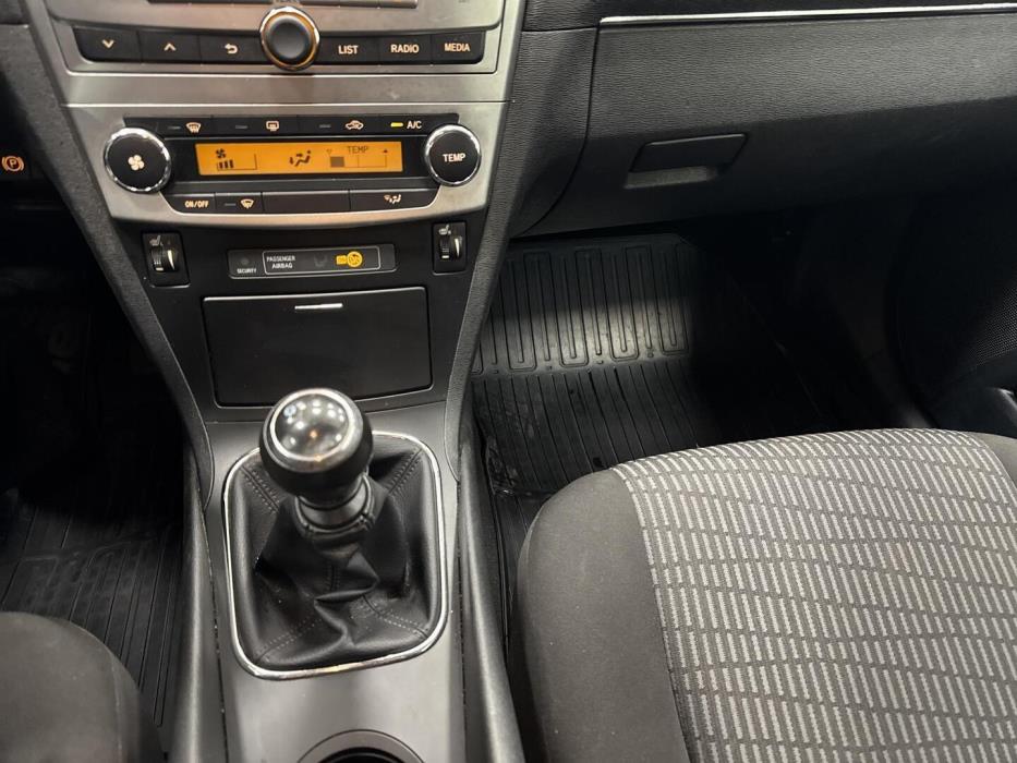 TOYOTA Avensis 2013