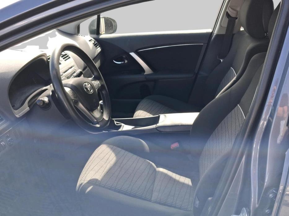 TOYOTA Avensis 2013