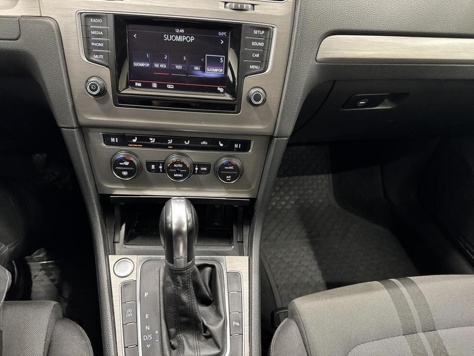 VOLKSWAGEN Golf 2015