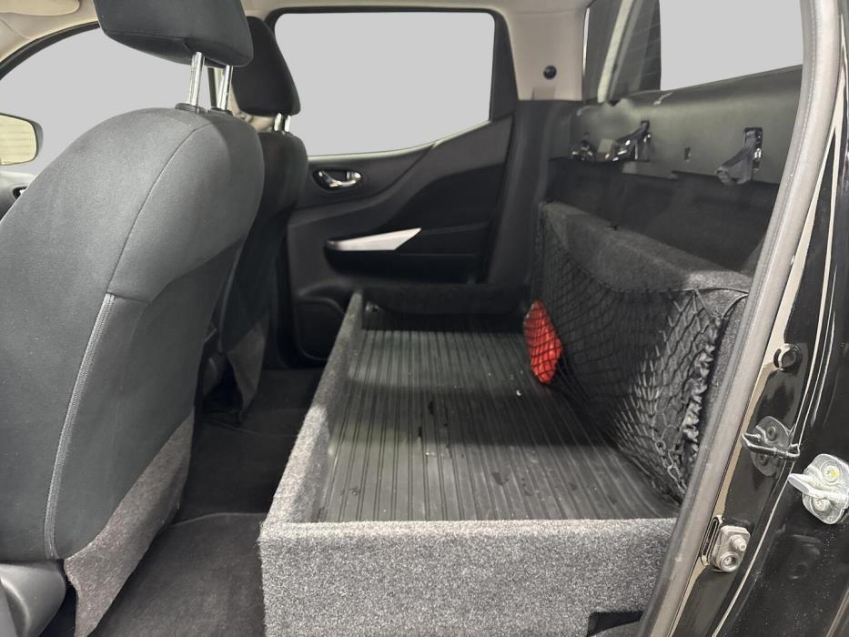 NISSAN Navara 2016