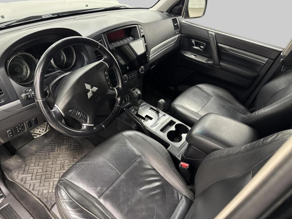 MITSUBISHI Pajero 2009