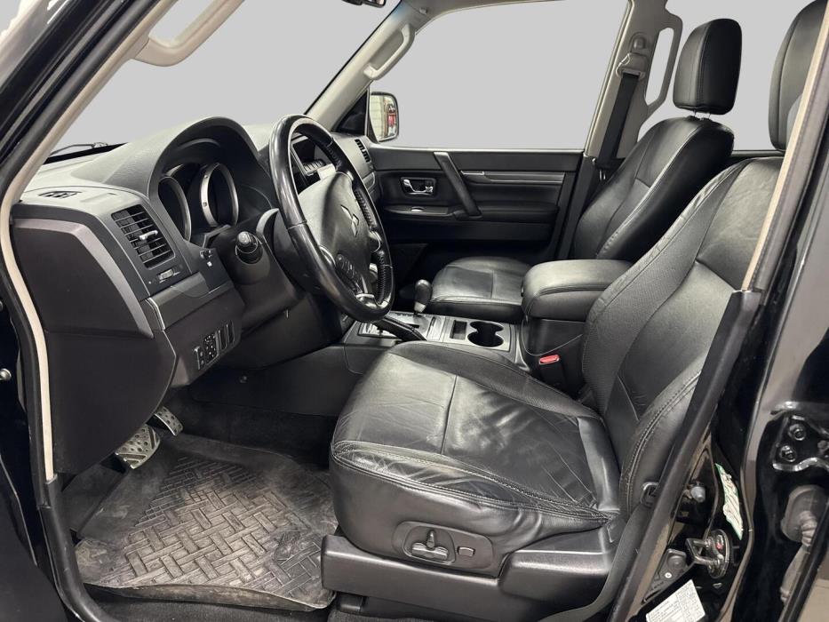 MITSUBISHI Pajero 2009