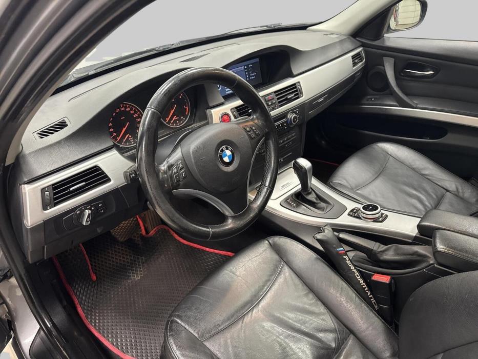 BMW 320 2010