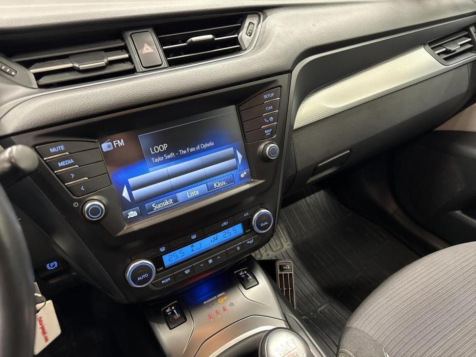 TOYOTA Avensis 2017