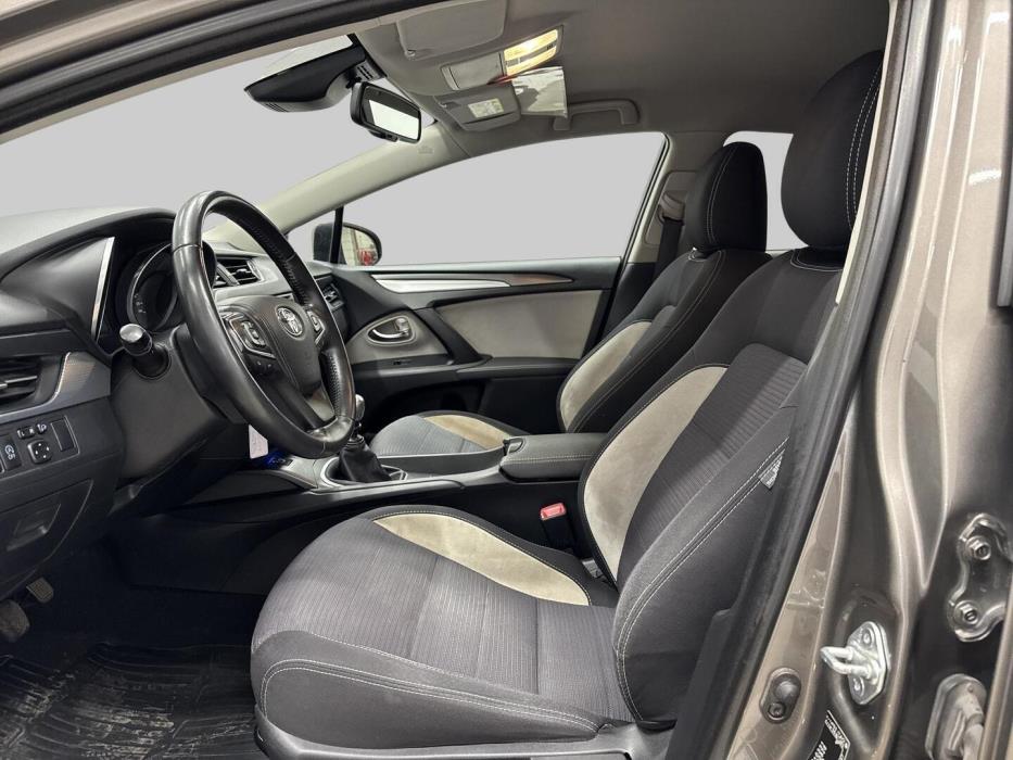 TOYOTA Avensis 2017