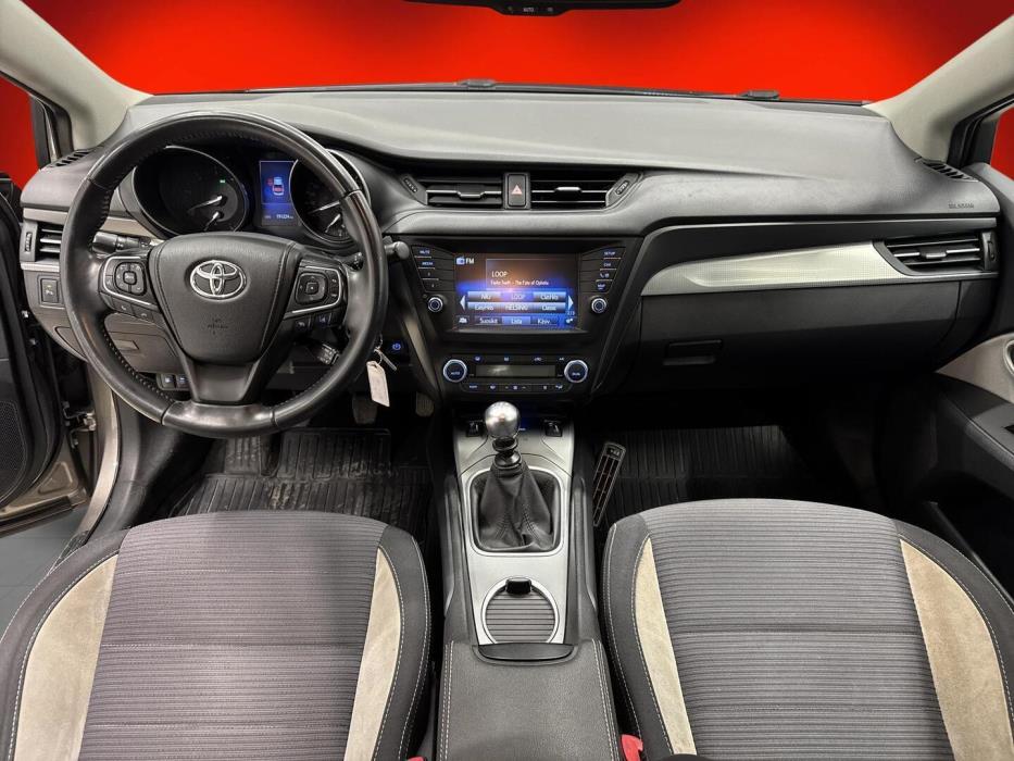 TOYOTA Avensis 2017