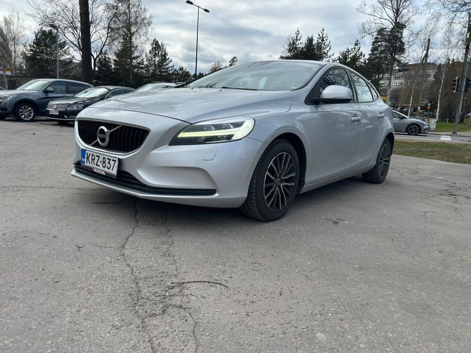 VOLVO V40 2017