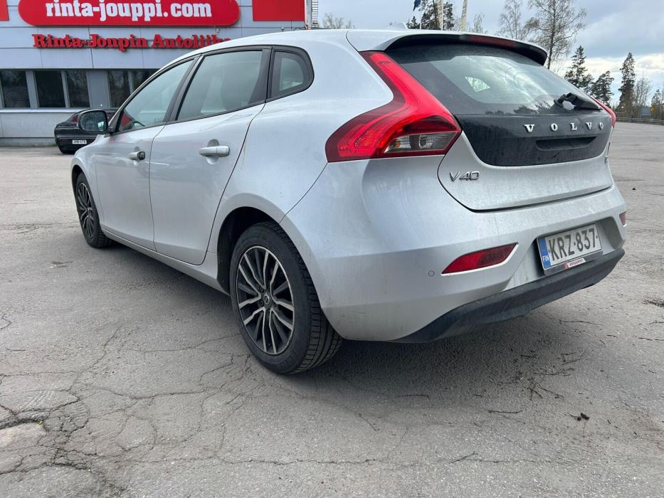 VOLVO V40 2017