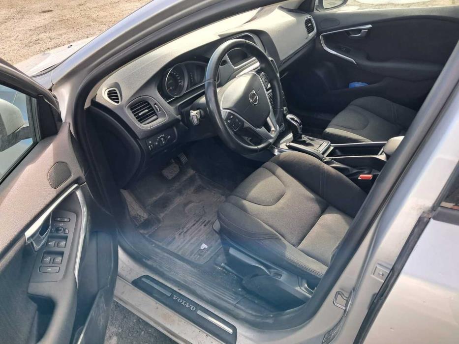VOLVO V40 2017