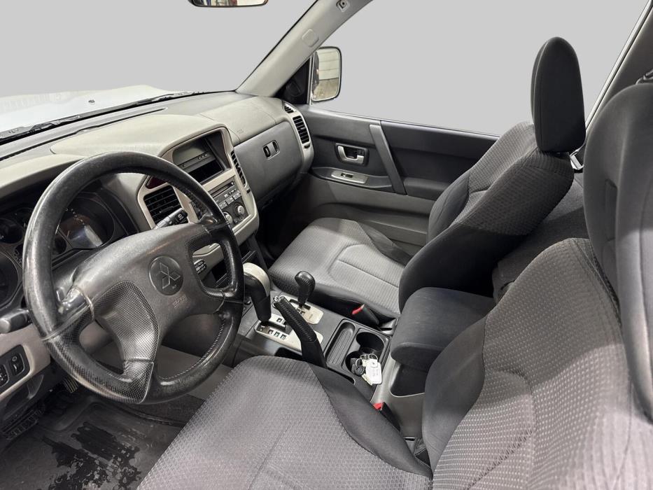 MITSUBISHI Pajero 2006