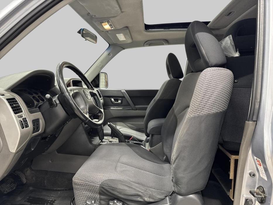 MITSUBISHI Pajero 2006