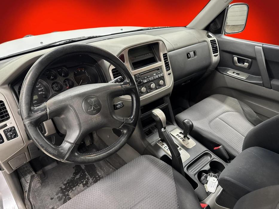 MITSUBISHI Pajero 2006