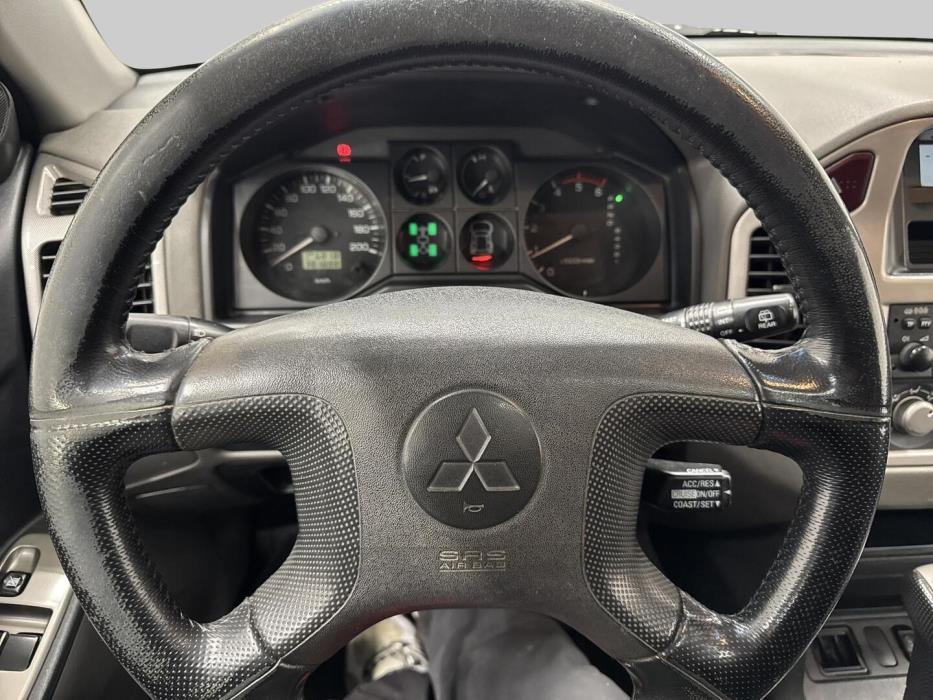 MITSUBISHI Pajero 2006