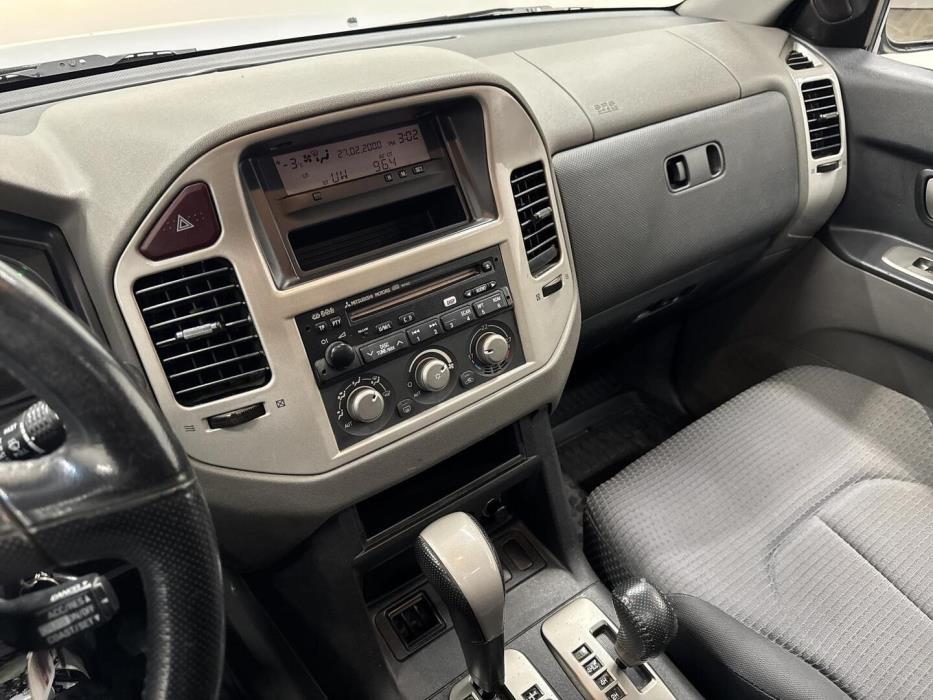 MITSUBISHI Pajero 2006