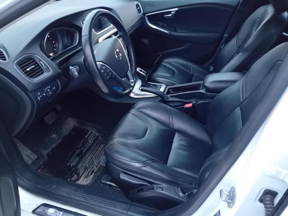 VOLVO V40 2018