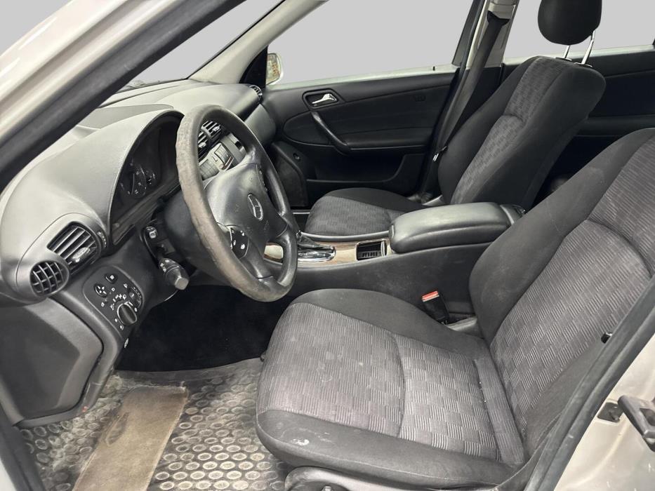 MERCEDES-BENZ C 2004