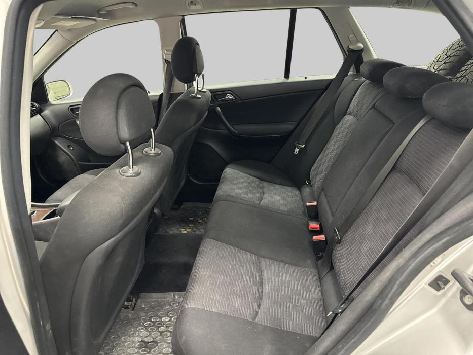 MERCEDES-BENZ C 2004