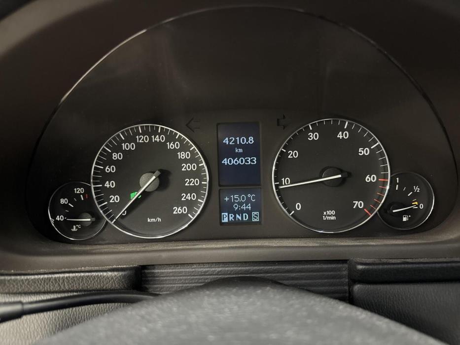 MERCEDES-BENZ C 2004