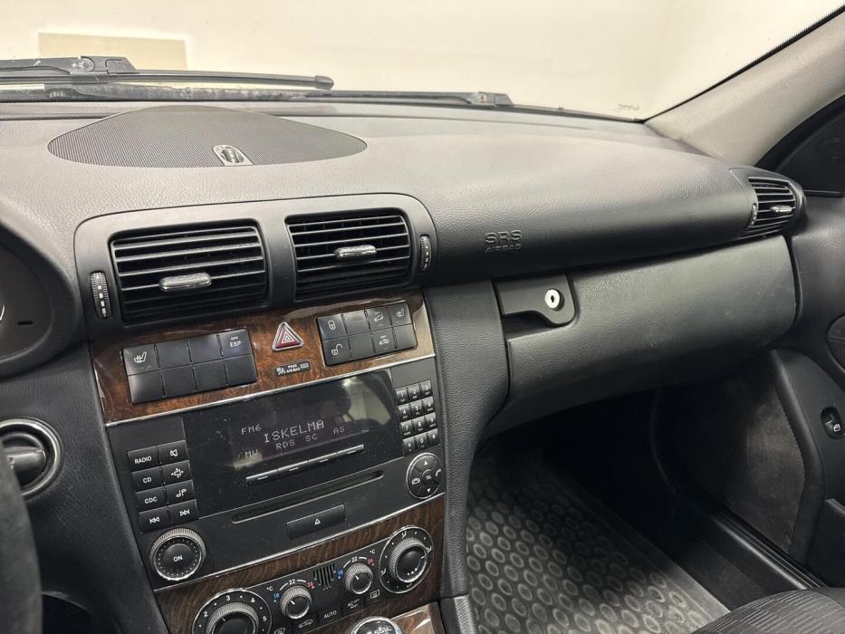 MERCEDES-BENZ C 2004