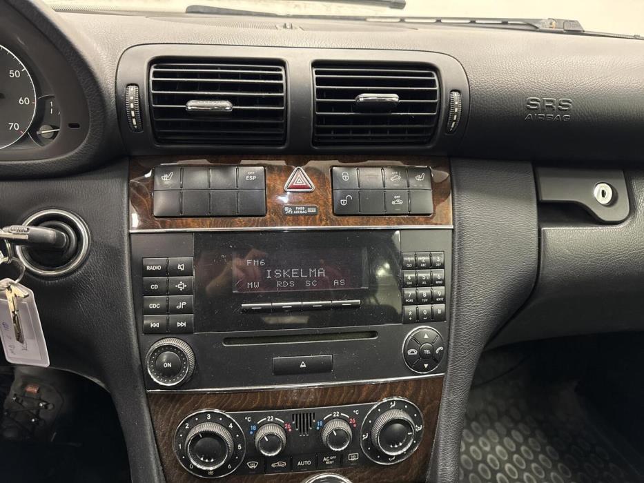 MERCEDES-BENZ C 2004