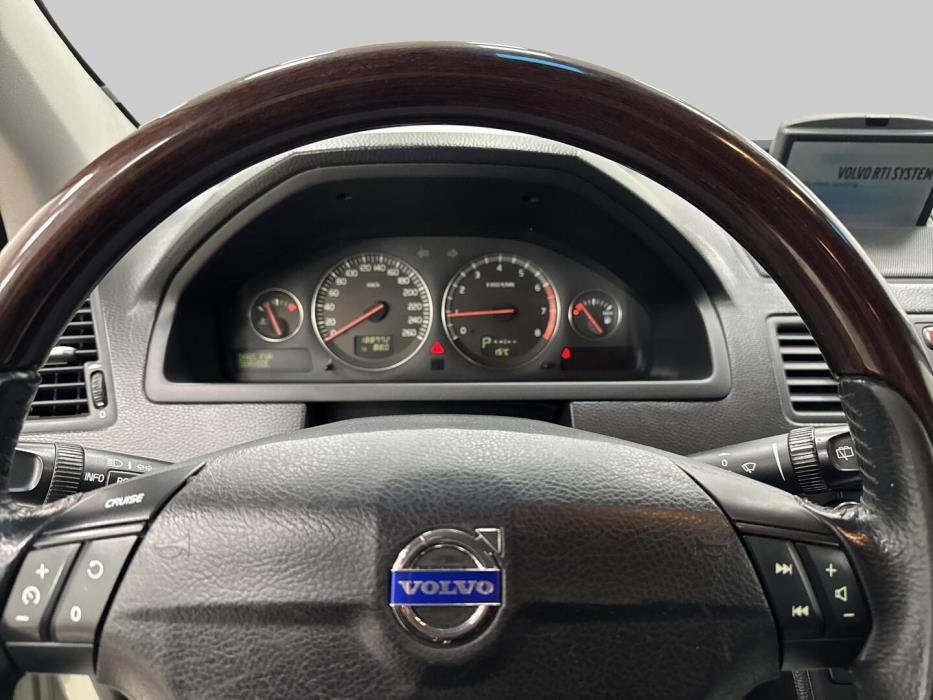 VOLVO XC90 2002