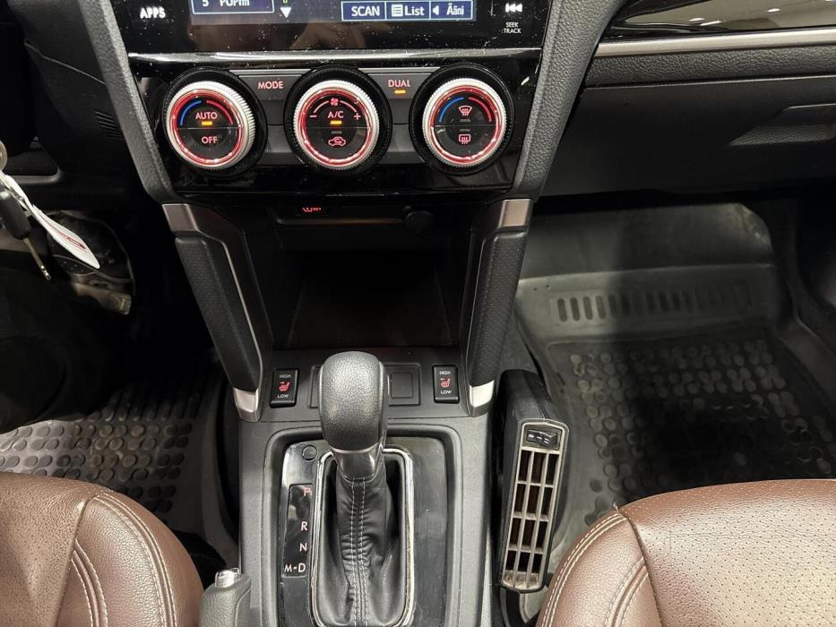 SUBARU Forester 2016