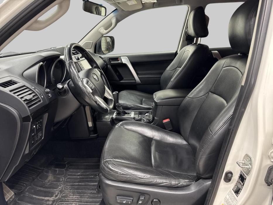 TOYOTA LAND CRUISER 2014