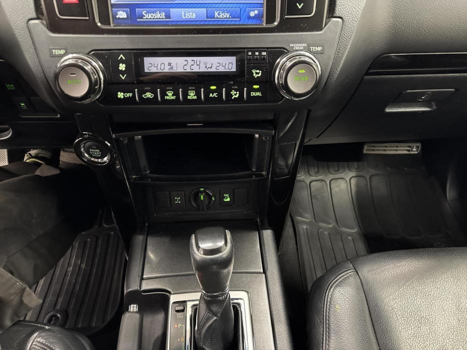 TOYOTA LAND CRUISER 2014