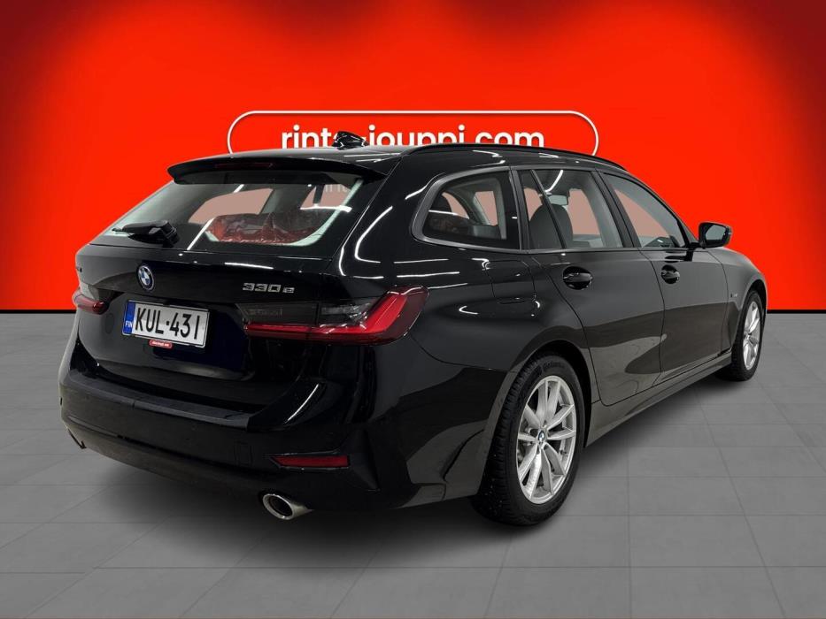 BMW 330 2021