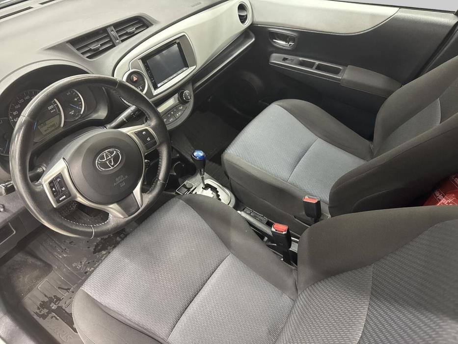 TOYOTA Yaris 2013
