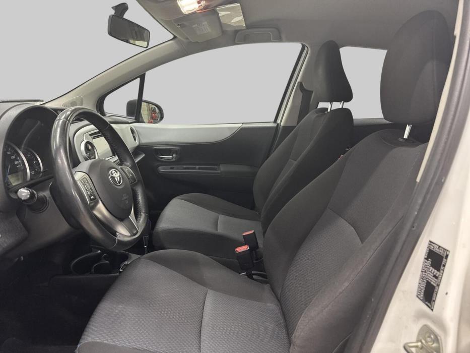 TOYOTA Yaris 2013