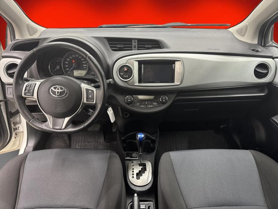 TOYOTA Yaris 2013