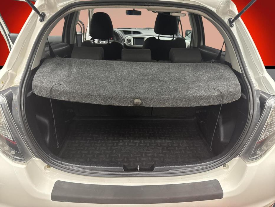 TOYOTA Yaris 2013