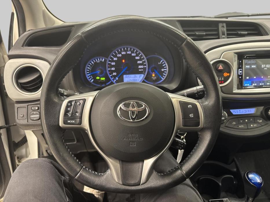 TOYOTA Yaris 2013