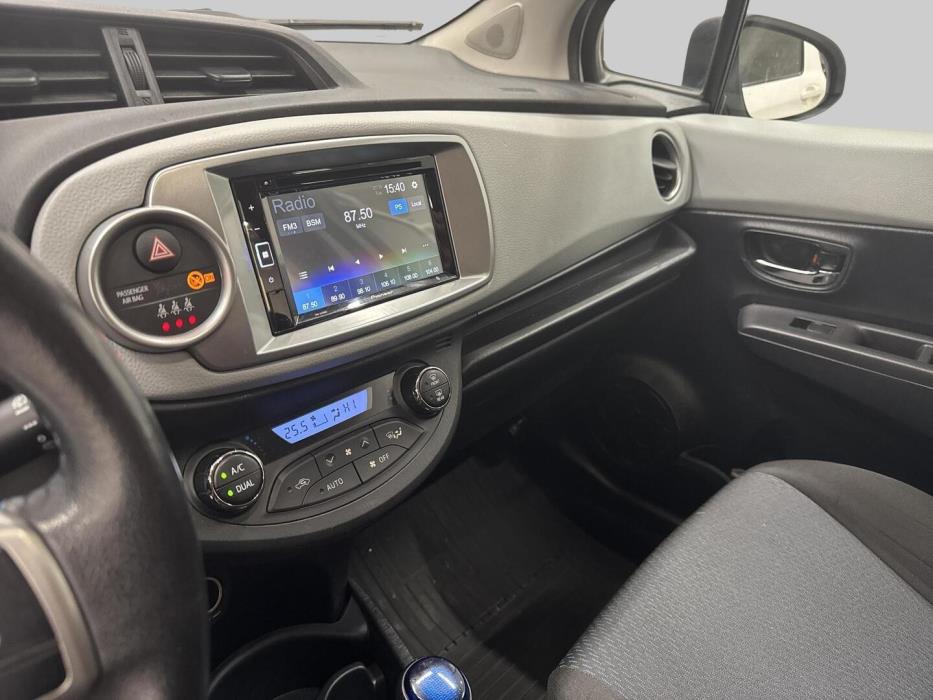 TOYOTA Yaris 2013