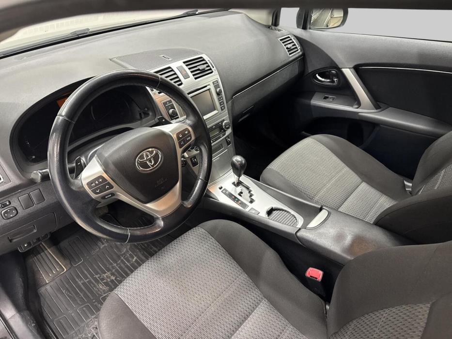 TOYOTA Avensis 2013