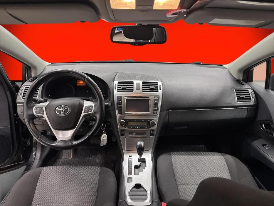TOYOTA Avensis 2013
