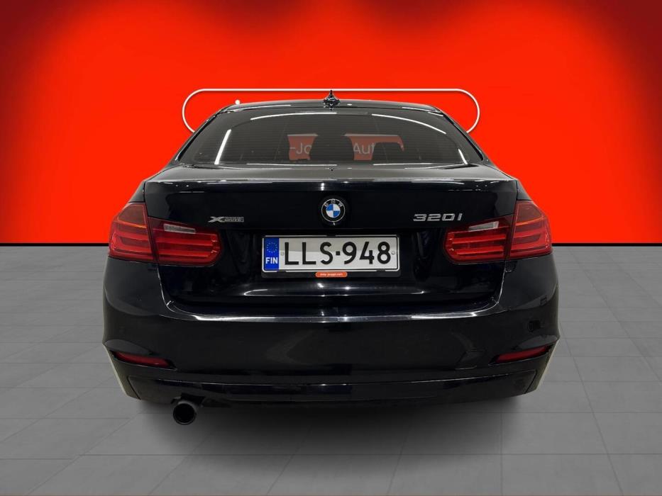 BMW 320 2012