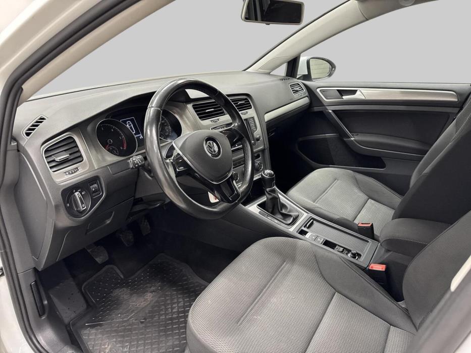VOLKSWAGEN Golf 2015