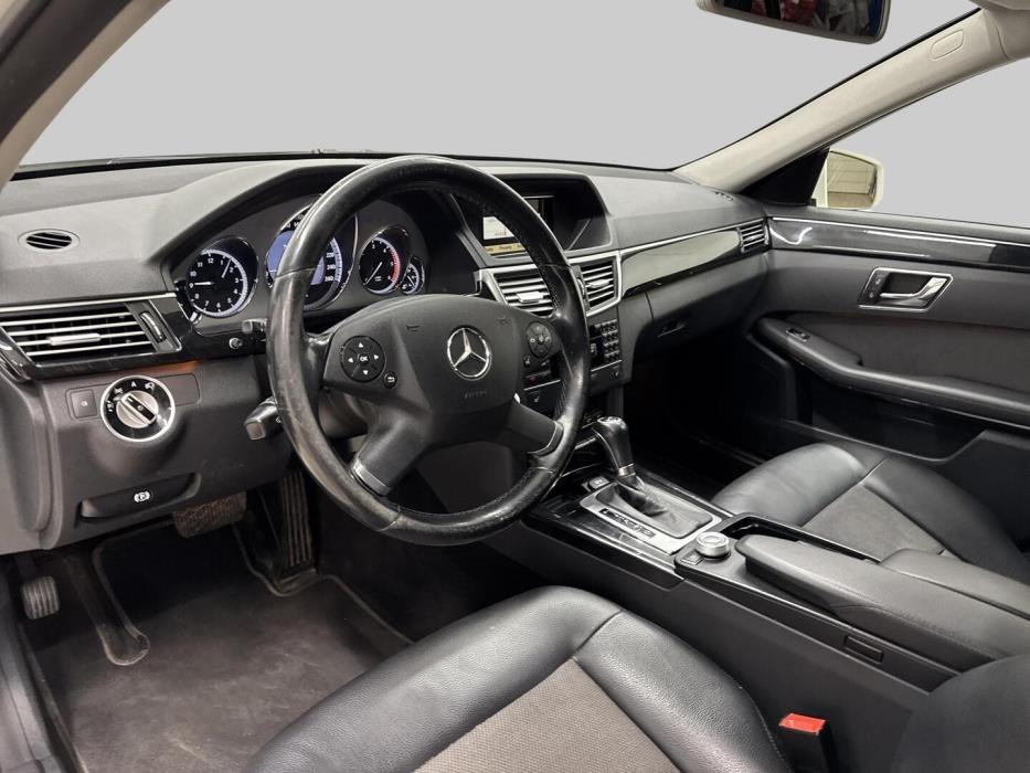 MERCEDES-BENZ E 2010