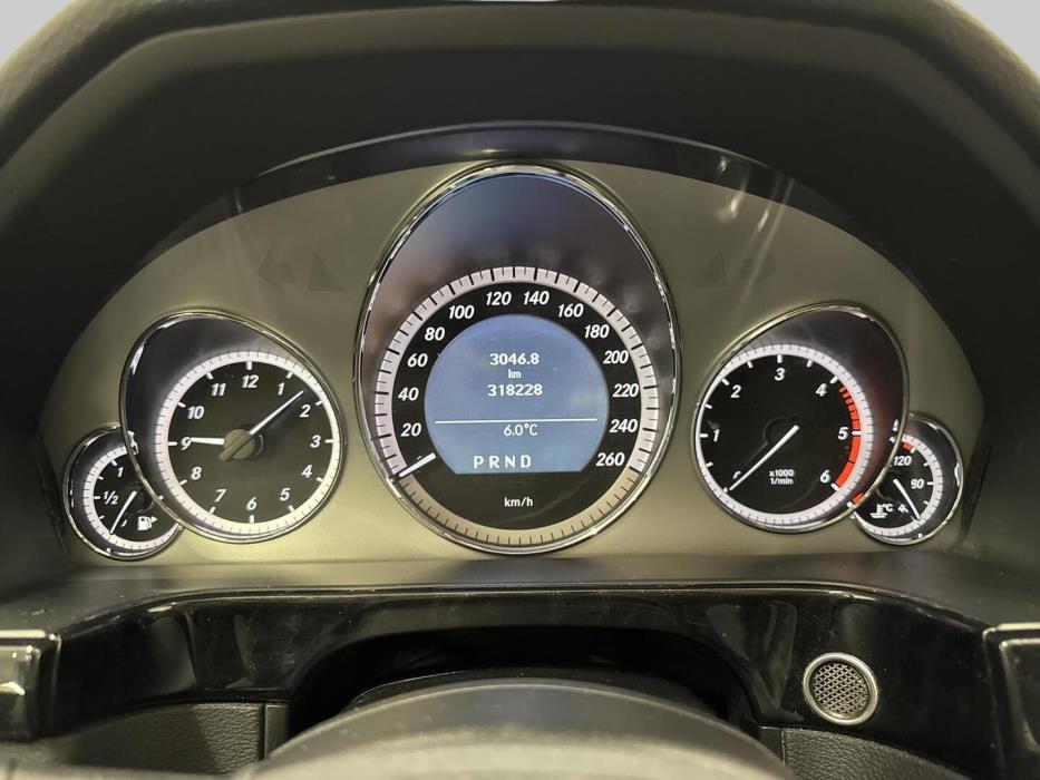 MERCEDES-BENZ E 2010