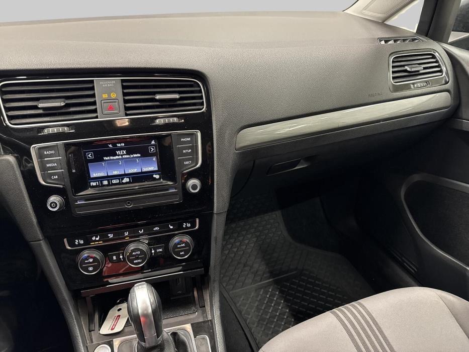 VOLKSWAGEN Golf 2017