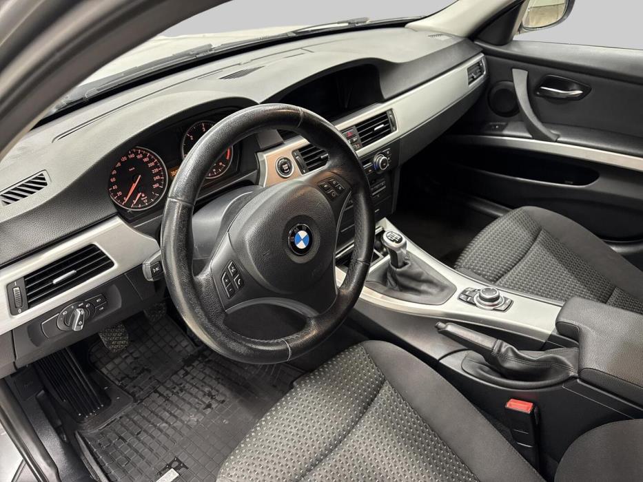 BMW 320 2011