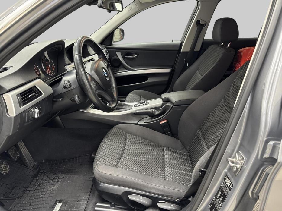BMW 320 2011