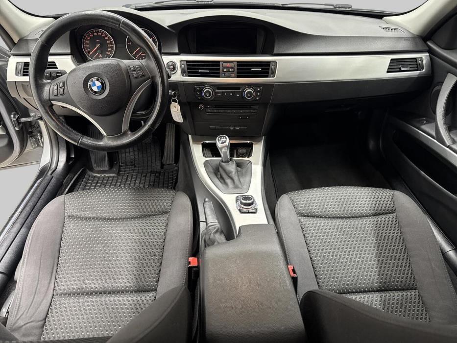 BMW 320 2011