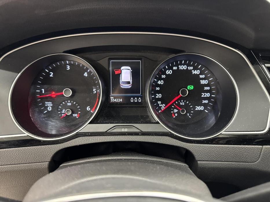 VOLKSWAGEN Passat 2016