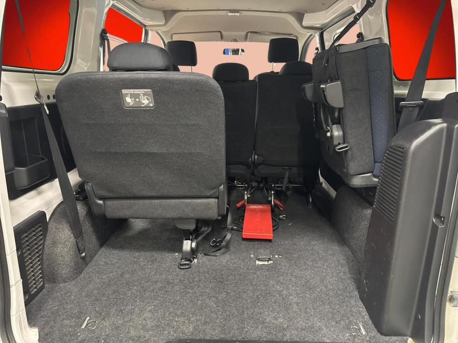 NISSAN NV200 2011