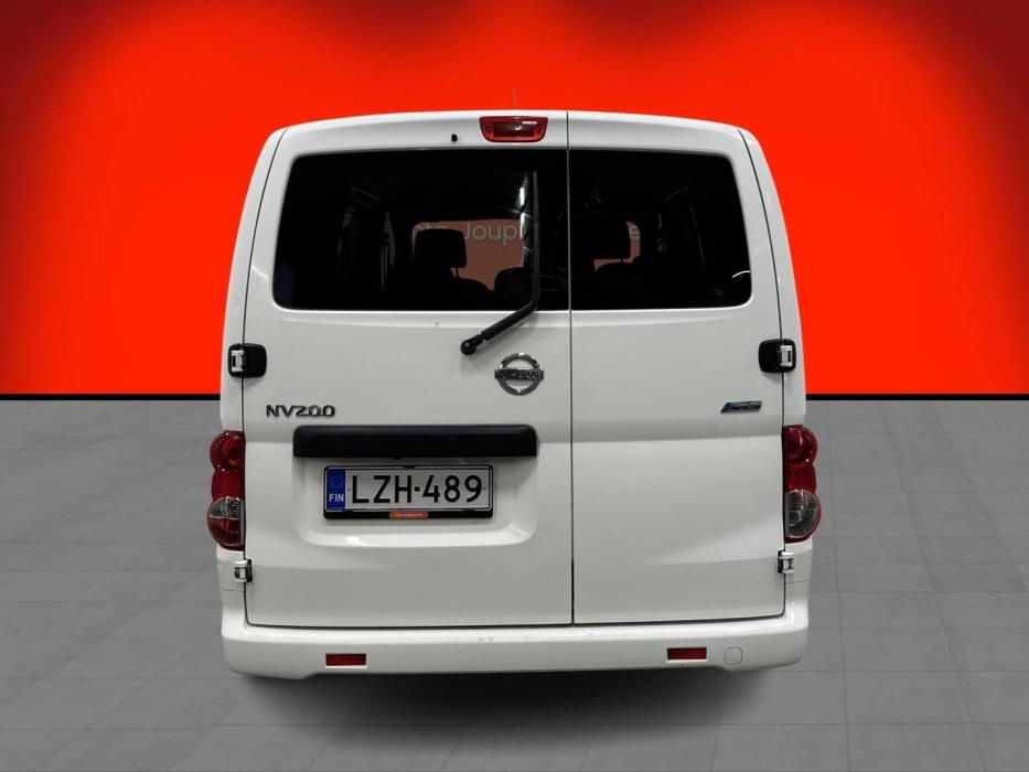 NISSAN NV200 2011