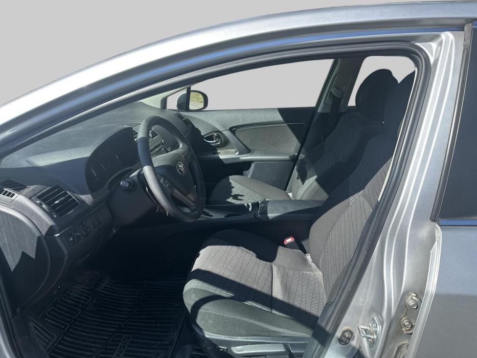 TOYOTA Avensis 2011